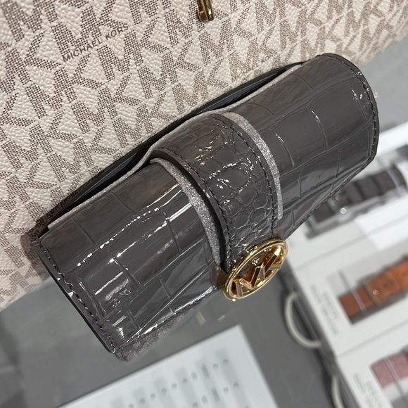 MICHAEL KORS CARMEN MEDIUM FLAP LOGO AND FAUX LEATHER WALLET 
HEATHER GREY MULTI - Picture 15 of 16